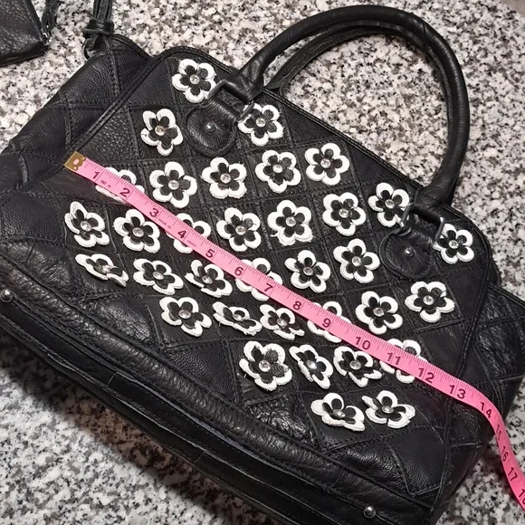 Ameri leather Black & White leather Handbag With Flowers And Diamonds - Picture 11 of 15